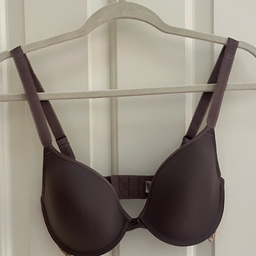 Wacoal Size 32DD Underwire Bra with Lace